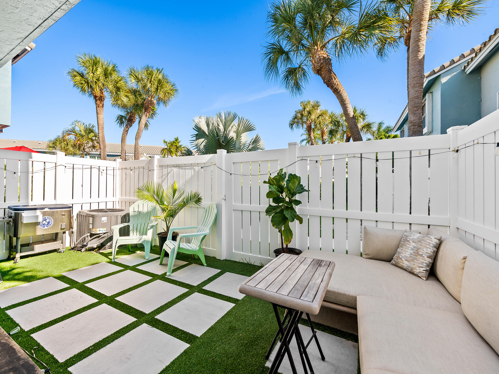 1074 Jeffery Street Boca Raton, FL 33487 - Photo 3 of 23 DSC_5698