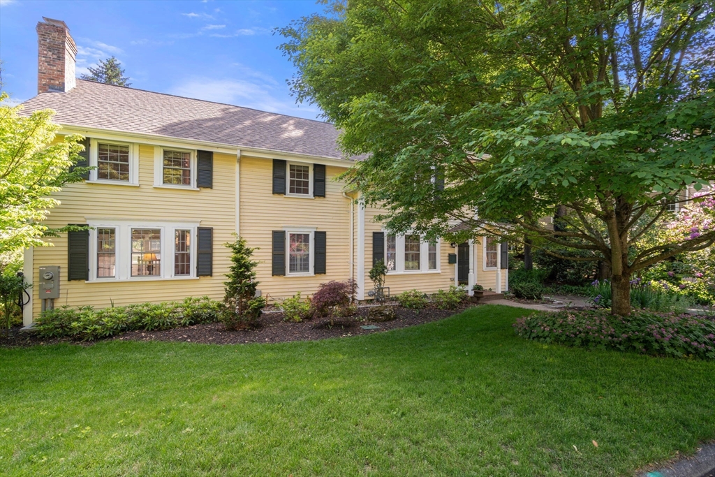8 Avon Road Wellesley, MA 02482 - Photo 3 of 28