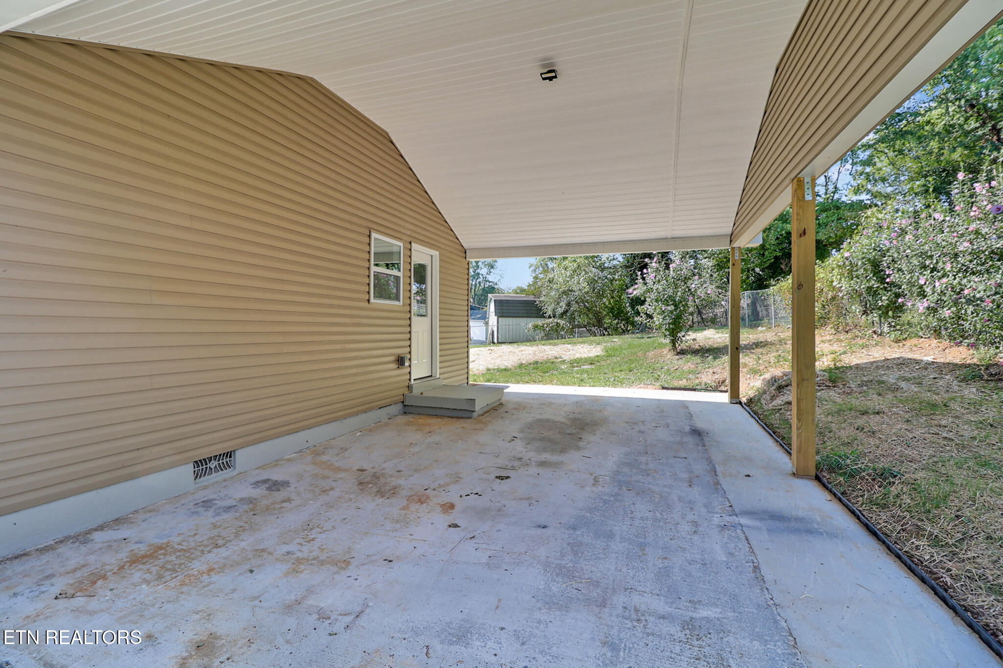 147 Athens Road Oak Ridge, TN 37830 - Photo 7 of 41 n44a3907-n44a3911