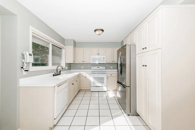 $350,000 | 14128 Waterford Square Drive, New Berlin, WI 53151