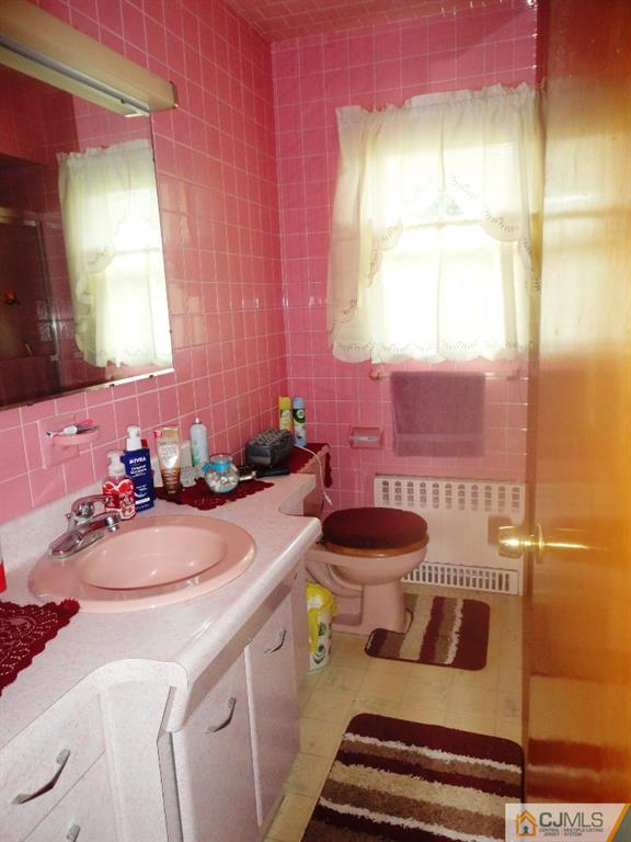 33 Enfield Road Colonia, NJ 07067 - Photo 5 of 9 a bathroom with a sink a toilet and mirror