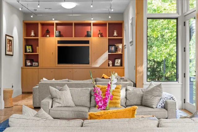 $2,095,000 | 961 Little River Farm Road, Stowe, VT 05672