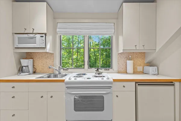 $1,995,000 | 961 Little River Farm Road, Stowe, VT 05672