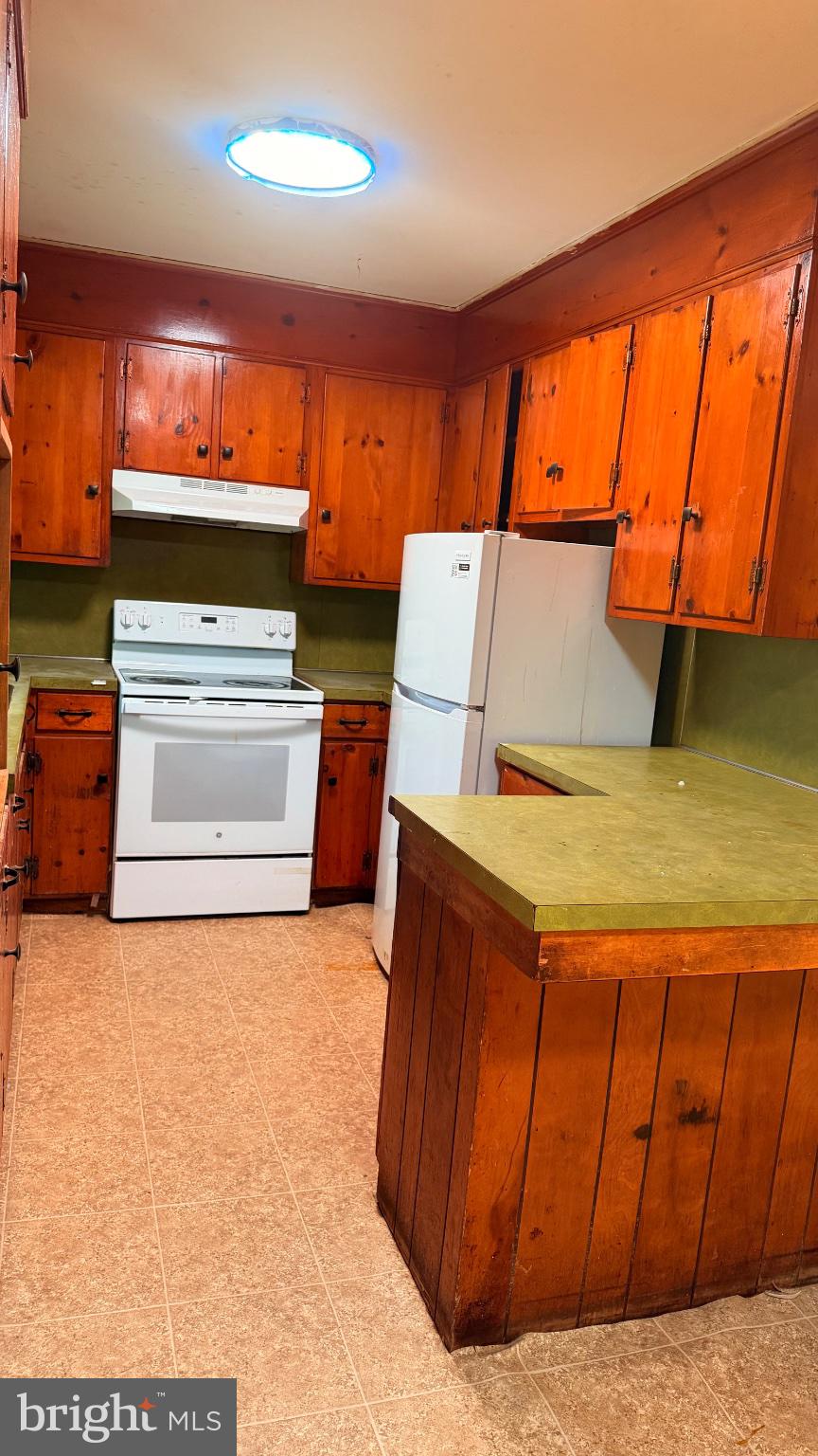 711 Rigby Avenue Cambridge, MD 21613 - Photo 10 of 21 Charming kitchen with rustic wood accents.