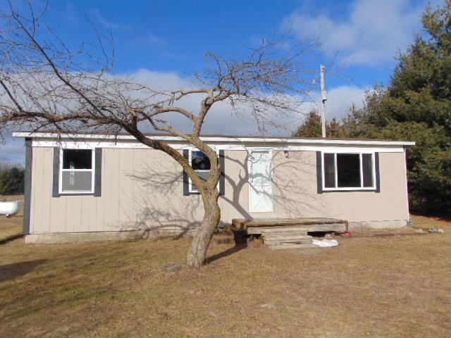 8829 East Pierce Road Ithaca, MI 48847 - Photo 2 of 20