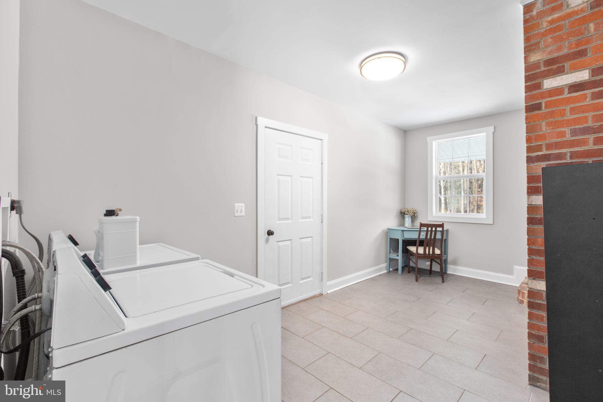 391 Holly Corner Road Fredericksburg, VA 22406 - Photo 18 of 33 Laundry room/at home office space