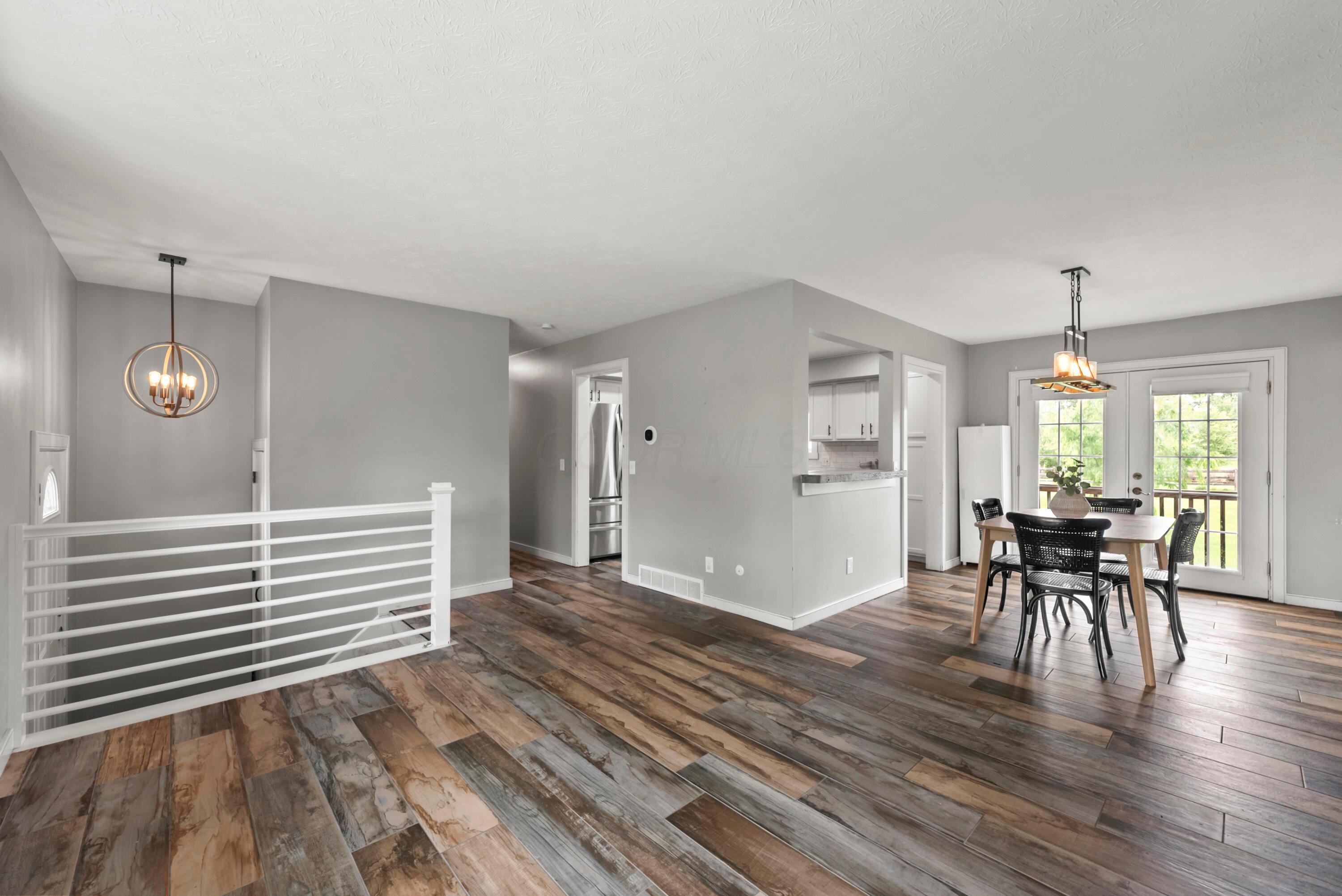 6420 Liberty Road North Powell, OH 43065 - Photo 10 of 45 Living Room