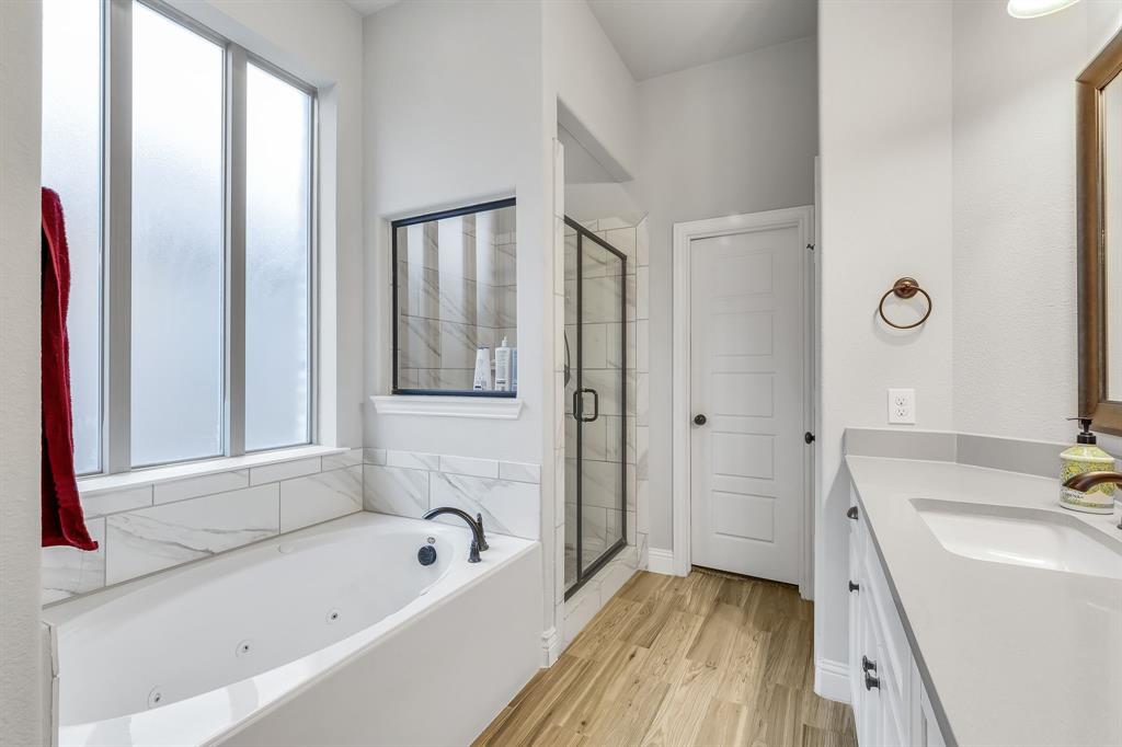 1306 Elizabeth Street Anna, TX 75409 - Photo 15 of 36 a bathroom with a bathtub and a sink
