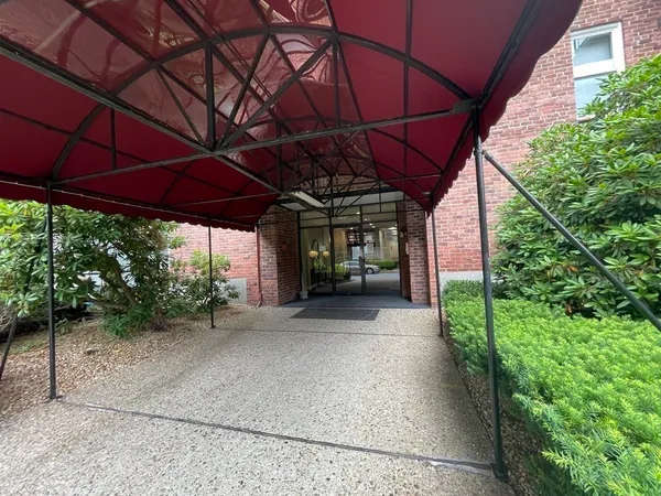 $2,500 | 44 Broadlawn Drive, Unit 18B, Chestnut Hill, MA 02467