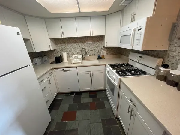 $2,500 | 44 Broadlawn Drive, Unit 18B, Chestnut Hill, MA 02467