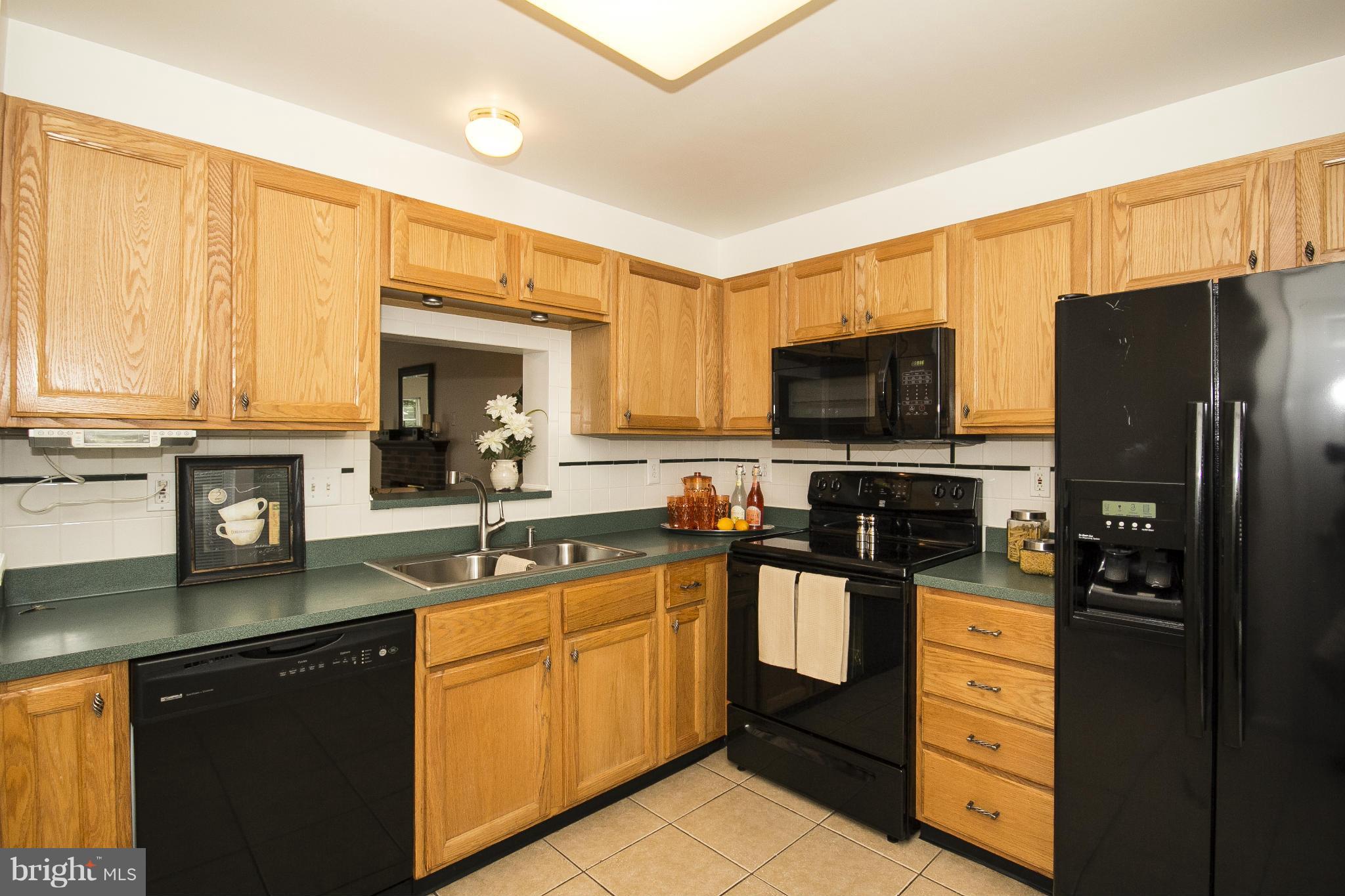 9384 Ridings Way Laurel, MD 20723 - Photo 4 of 30 Kitchen