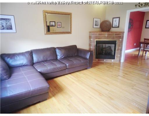 16 Cloverleaf Street Winfield, WV 25213 - Photo 2 of 16 Living Room.