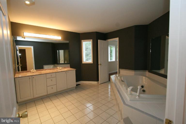 7008 Ridgeway Drive Springfield, VA 22150 - Photo 11 of 30 Bath (Master)