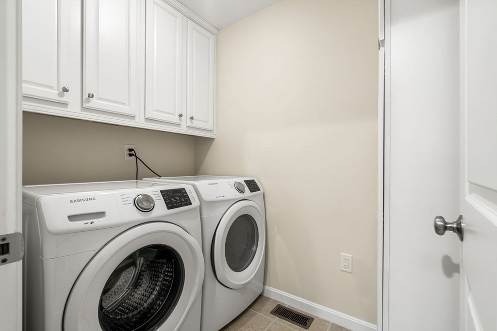 79 Bridle Road Billerica, MA 01821 - Photo 17 of 42 a utility room with dryer and washer