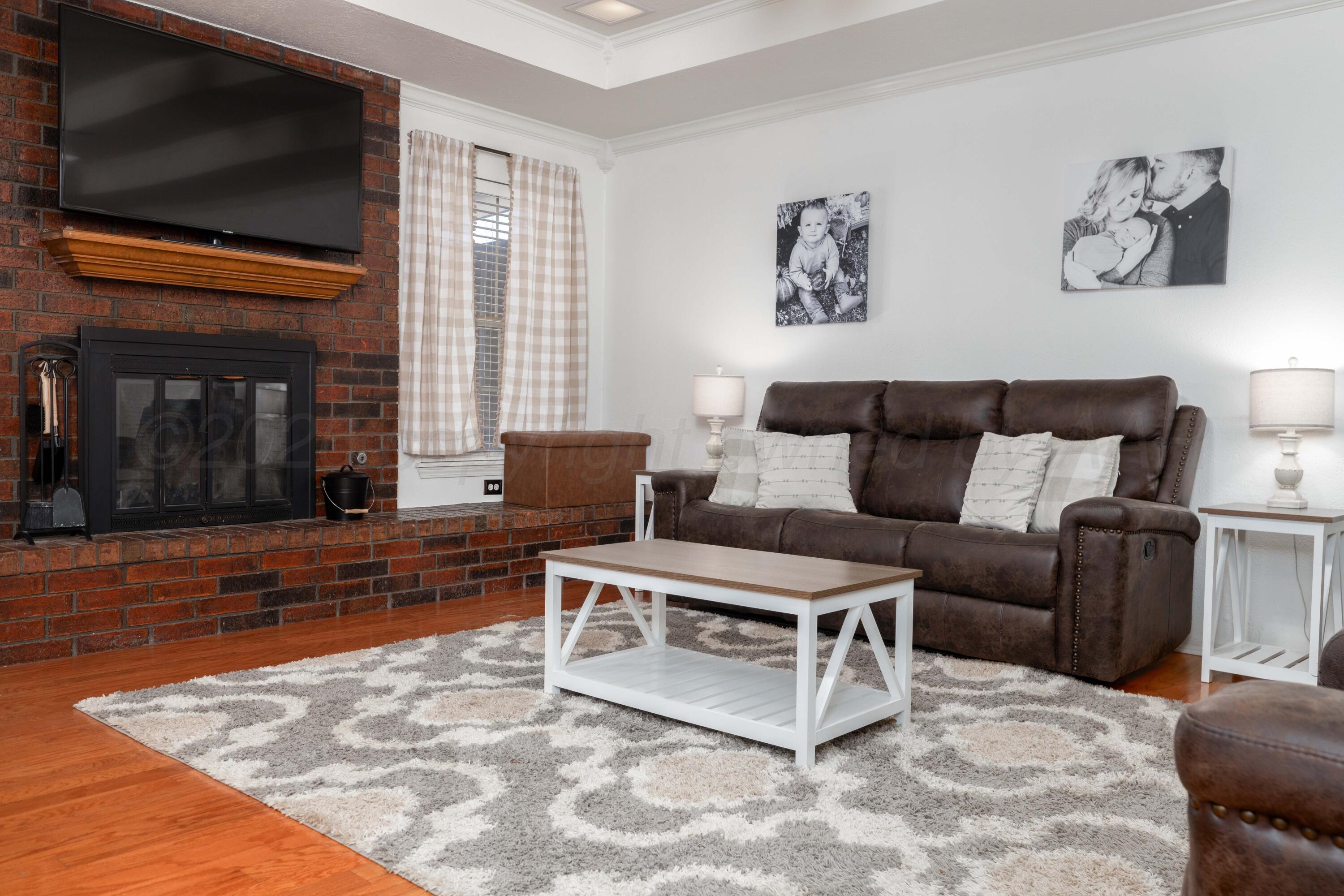 6801 Rochelle Lane Amarillo, TX 79109 - Photo 11 of 40 a living room with furniture and a flat screen tv