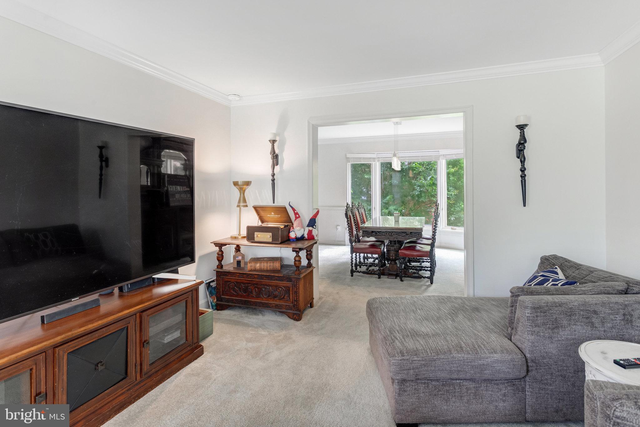 21 Burns Road Stafford, VA 22554 - Photo 4 of 35 Spacious living area with natural light.