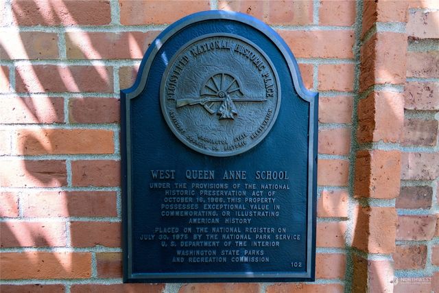 $617,500 | 1401 5th Avenue West, Unit 203, Seattle, WA 98119