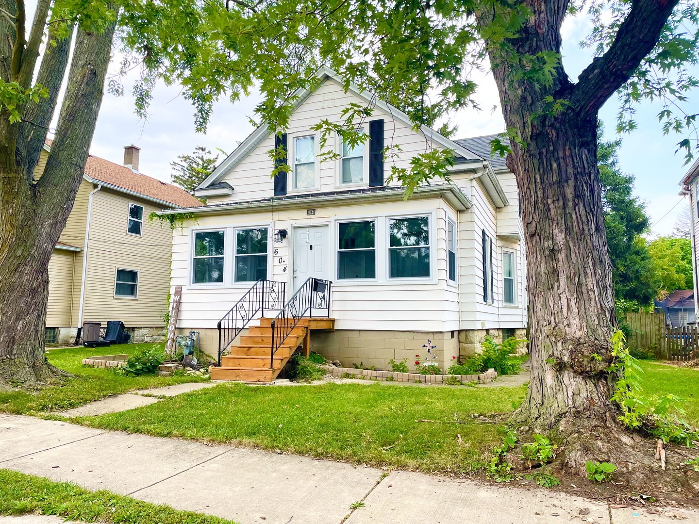 604 Clement Street Joliet, IL 60435 - Photo 1 of 24