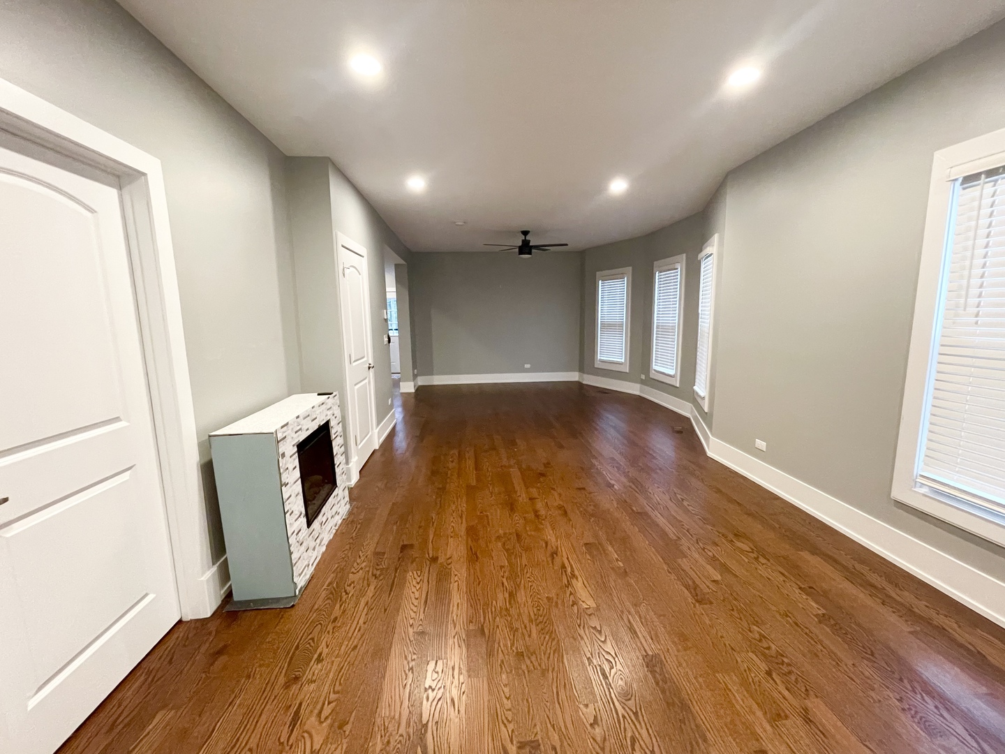 604 Clement Street Joliet, IL 60435 - Photo 4 of 24