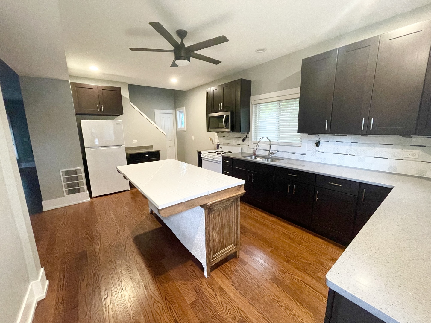 604 Clement Street Joliet, IL 60435 - Photo 8 of 24