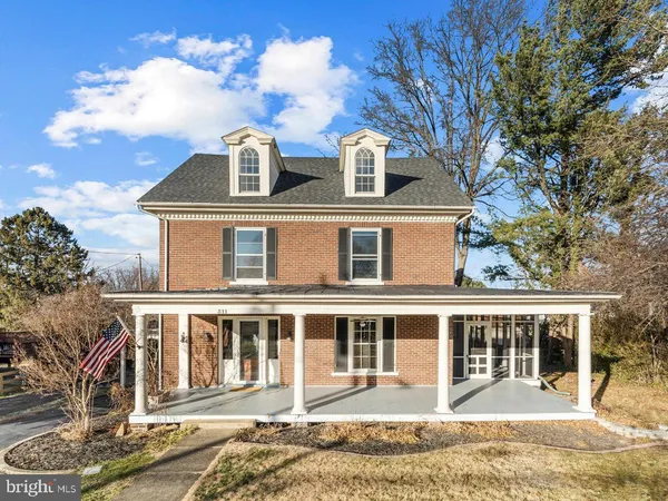 $4,600 | 311 West Main Street, Purcellville, VA 20132