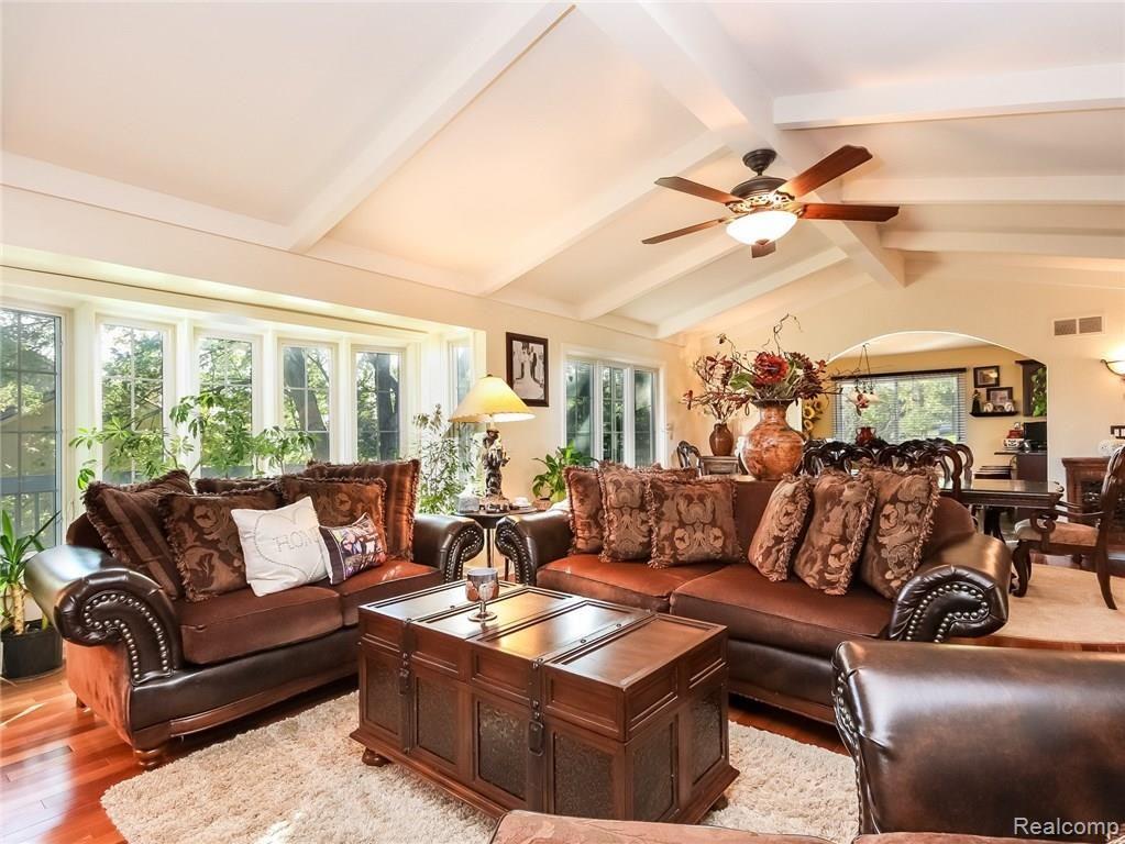 36837 Chesapeake Road Farmington Hills, MI 48335 - Photo 6 of 35