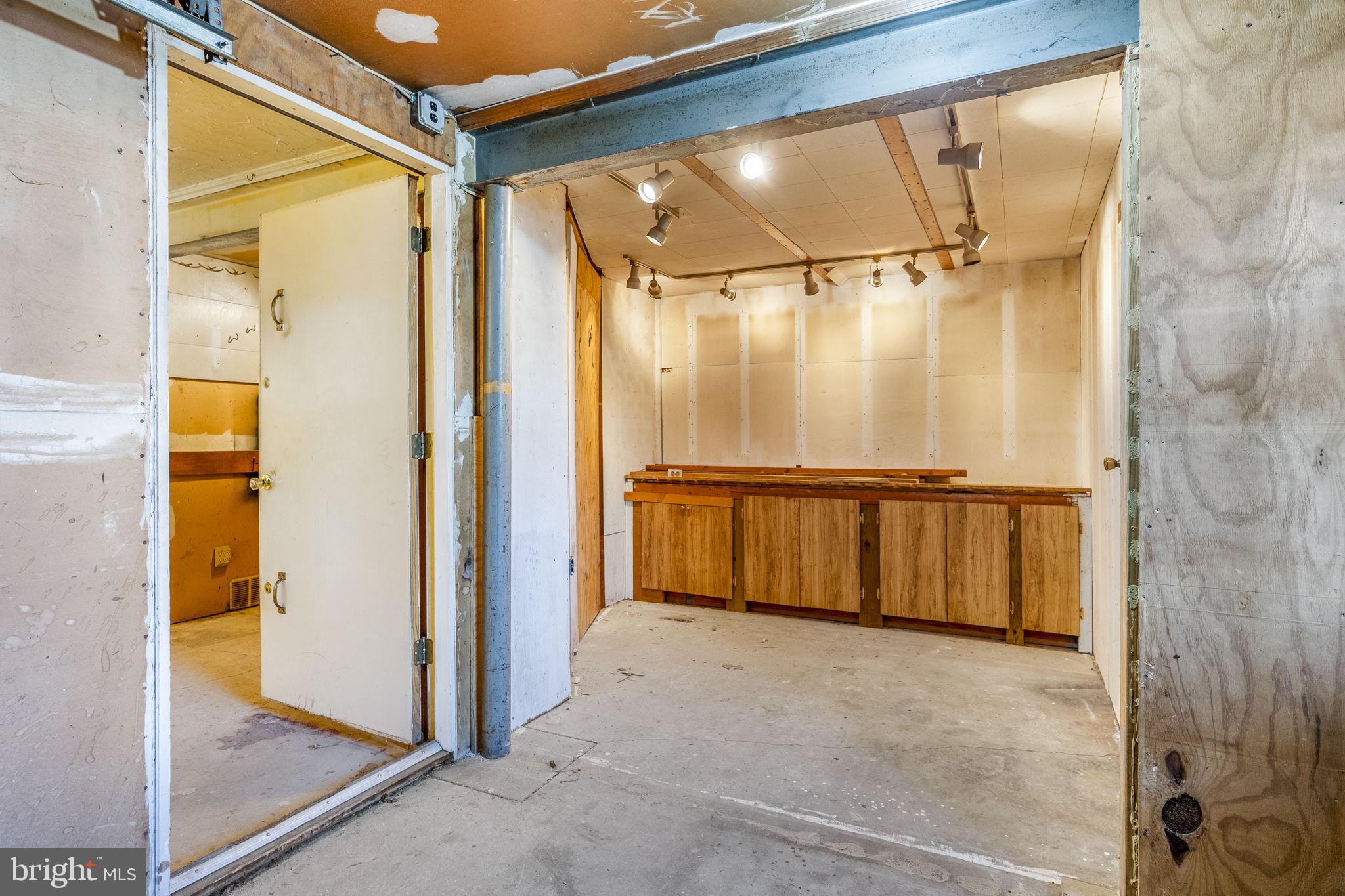 6 Morgan Road Aston, PA 19014 - Photo 26 of 33 a view of entryway