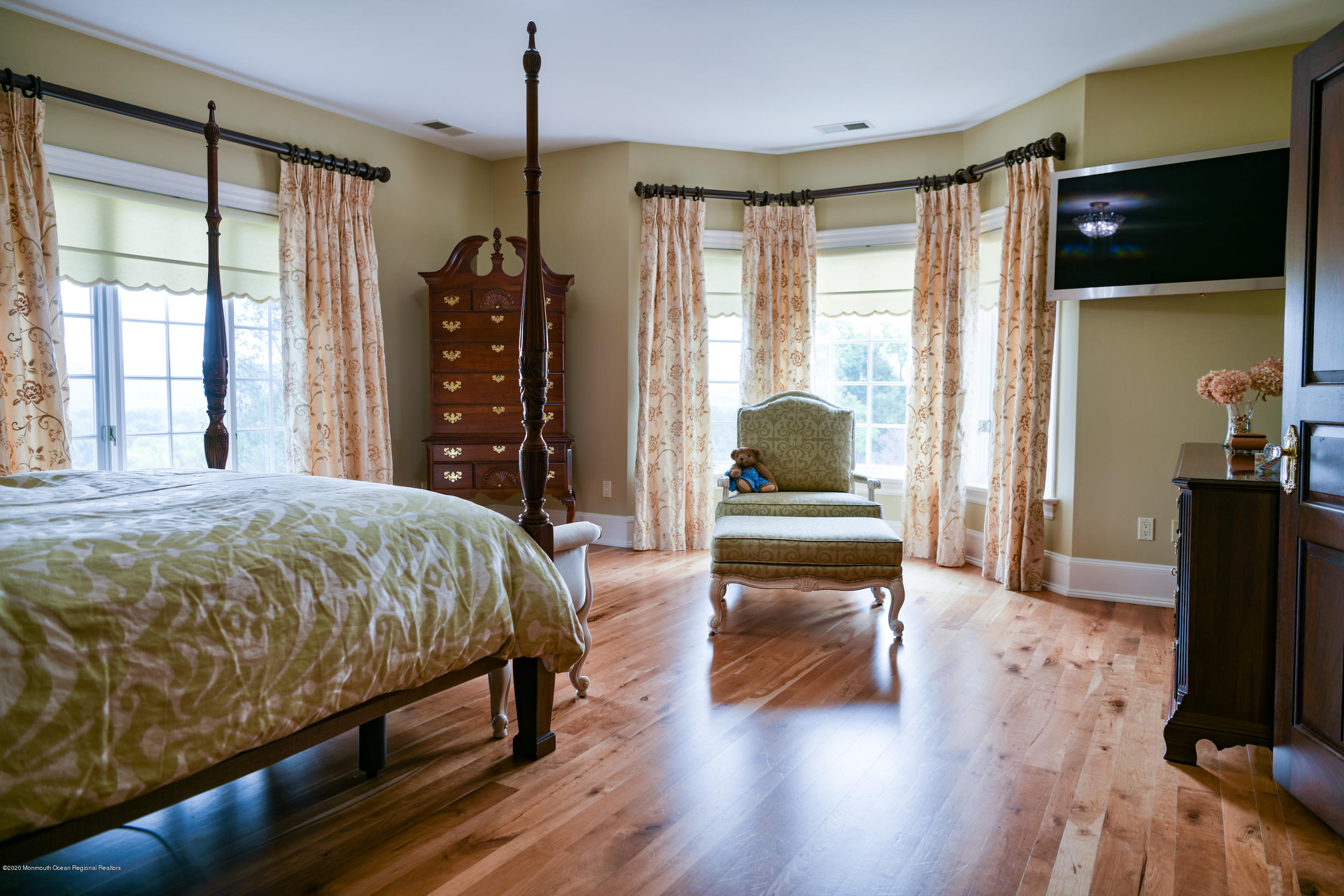 25 Ramsey Road Lebanon, NJ 08833 - Photo 29 of 49 a bedroom with a bed and wooden floor