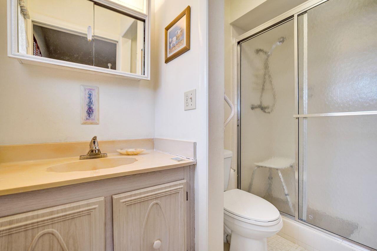 282 Cape Cod Circle, Unit A Lake Worth, FL 33467 - Photo 14 of 31 Primary Bathroom