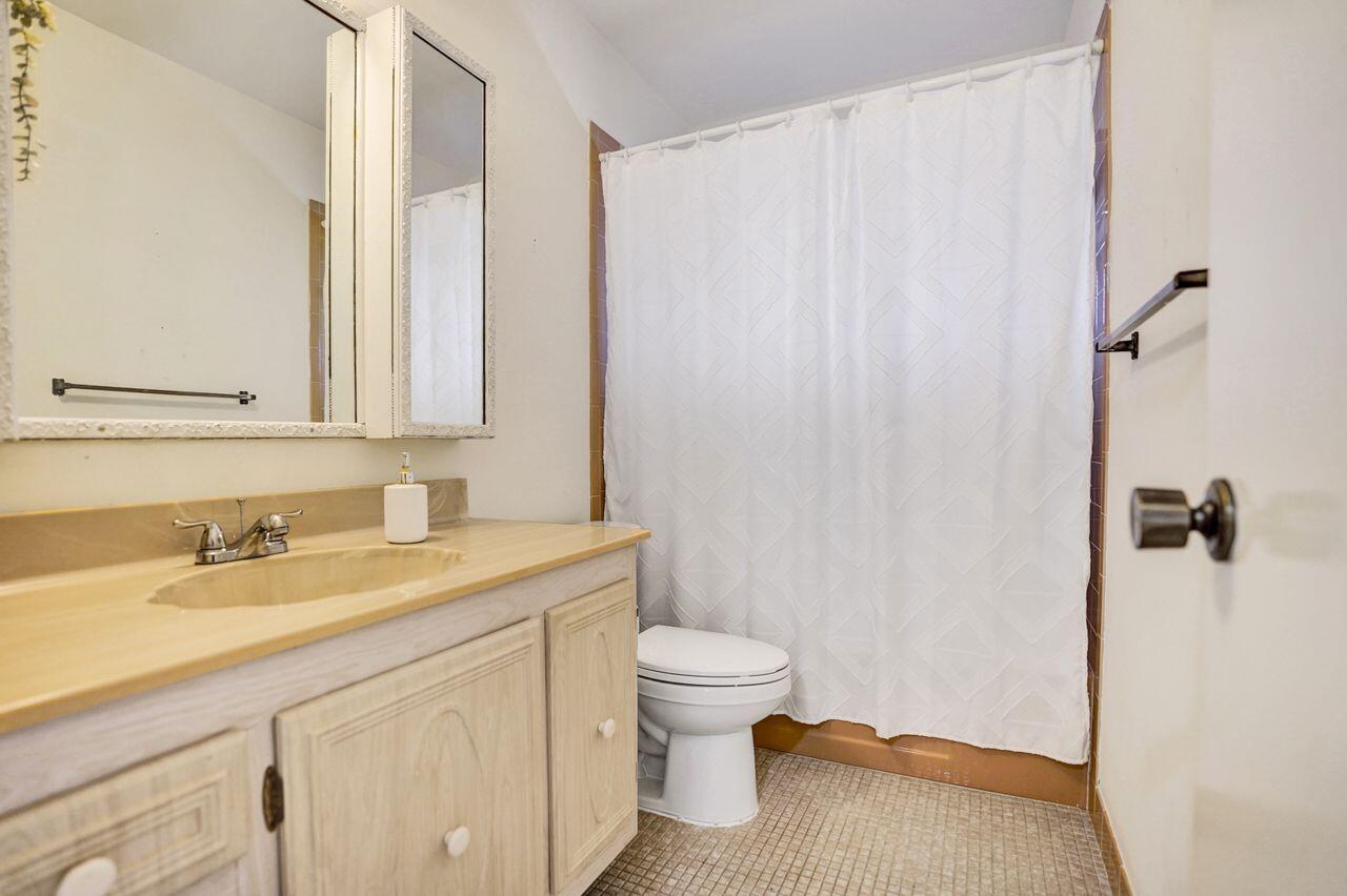 282 Cape Cod Circle, Unit A Lake Worth, FL 33467 - Photo 17 of 31 Guest Bathroom