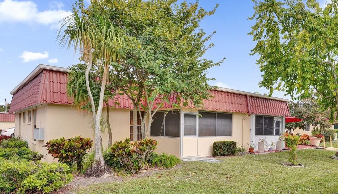 282 Cape Cod Circle, Unit A Lake Worth, FL 33467 - Photo 2 of 31 3 Back of Home