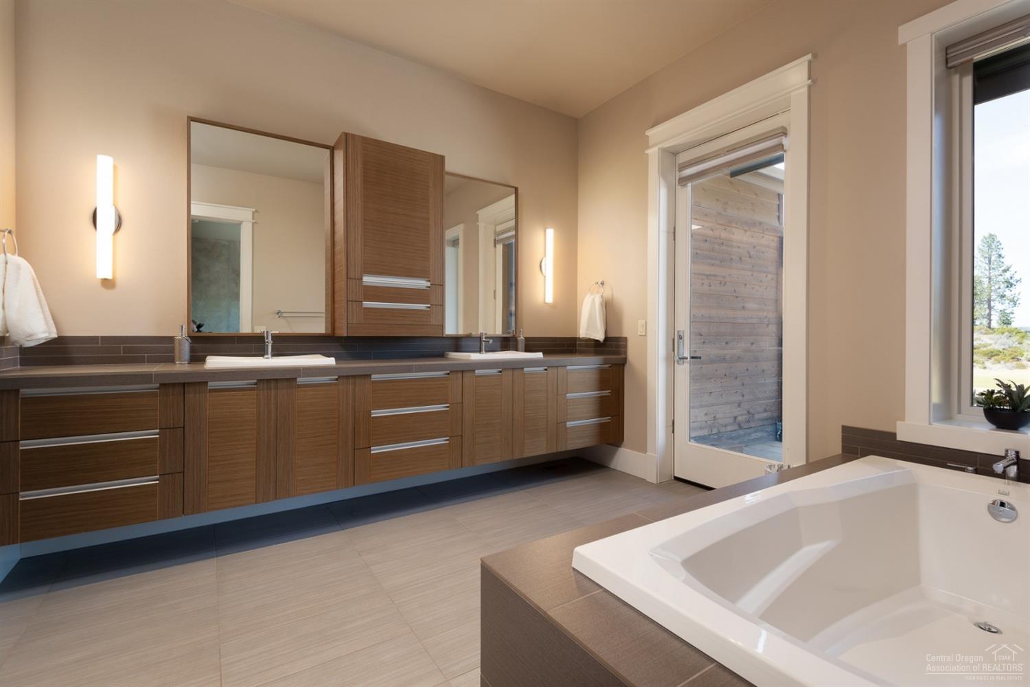 61385 Meeks Trail Bend, OR 97702 - Photo 12 of 25 Gallery Image 12