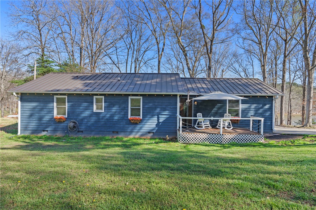122 Latham Drive Anderson, SC 29621 - Photo 5 of 39 This inviting home features a welcoming porch, perfect for enjoying outdoor moments.