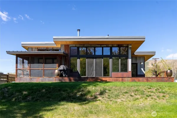 $950,000 | 1013 Riverside Avenue, Twisp, WA 98856