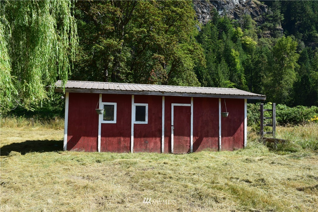 1258 Silverbrook Road Randle, WA 98377 - Photo 5 of 31 Gallery Image 5