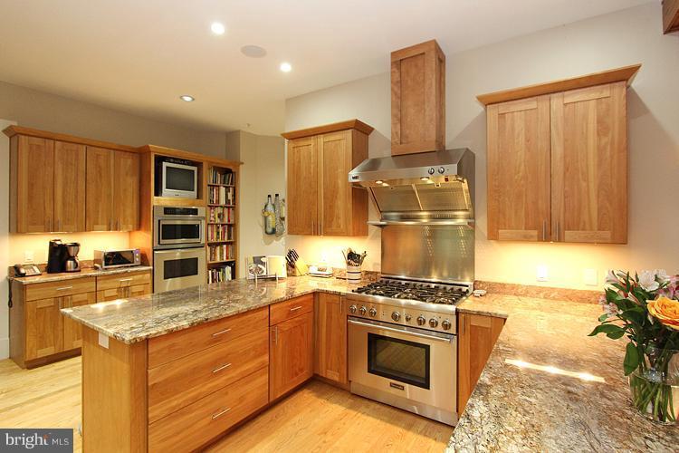 7600 Cabin Road Cabin John, MD 20818 - Photo 5 of 29 Kitchen