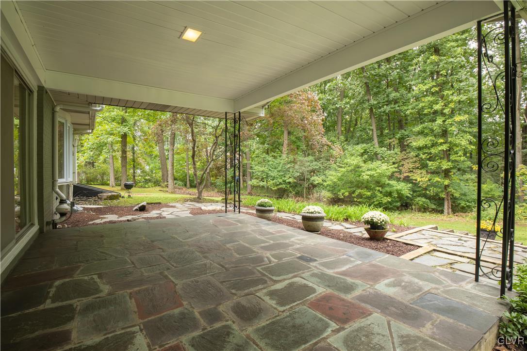 3745 Oakland Road Bethlehem, PA 18020 - Photo 3 of 43 Gallery Image 3