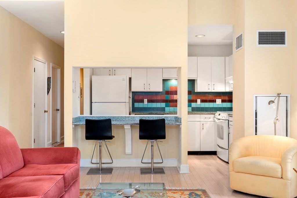 2 Clarendon Street, Unit 401 Boston, MA 02116 - Photo 6 of 24