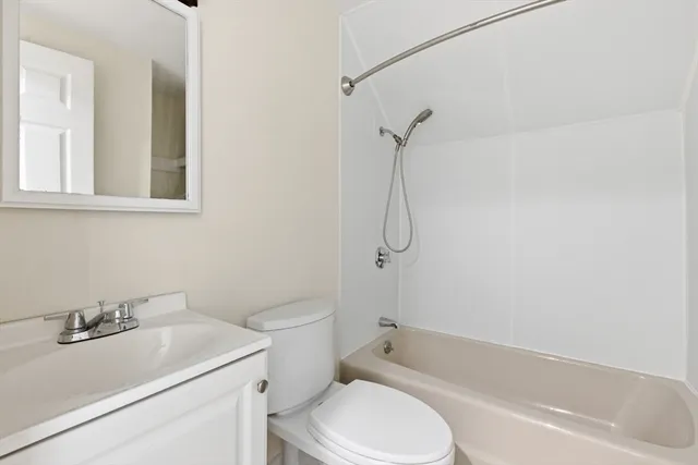 $2,600 | 294 Great Road, Unit REAR, Littleton, MA 01460