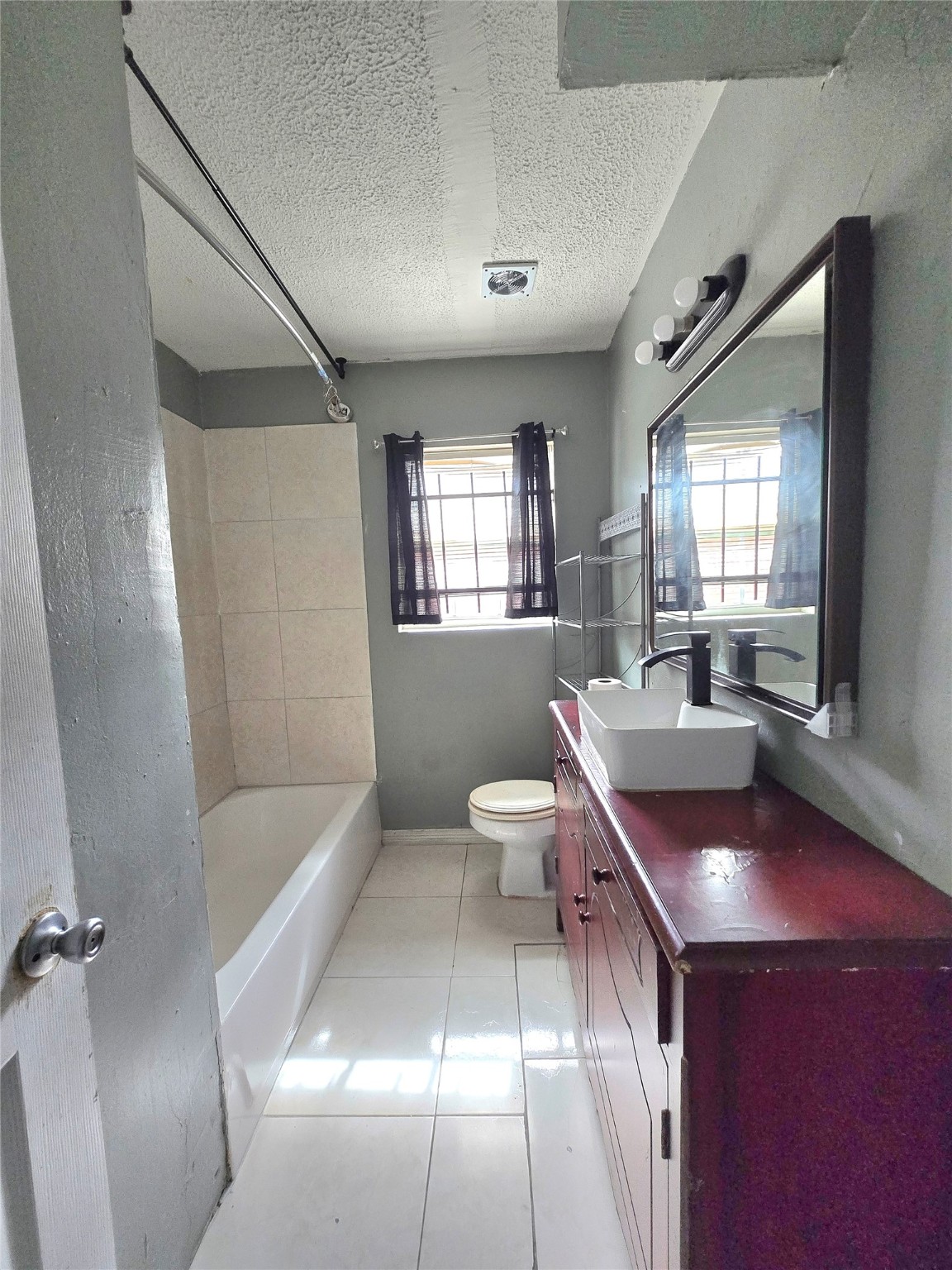 5530 Elm Spring Drive Houston, TX 77048 - Photo 9 of 15 a bathroom with a tub sink and mirror