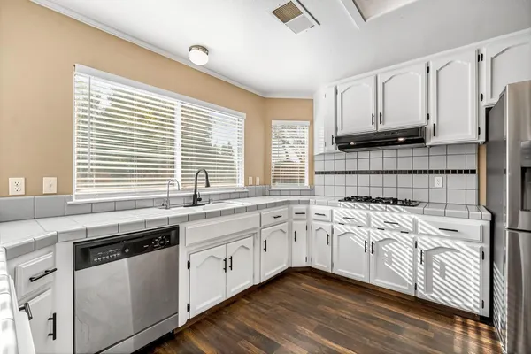 $715,000 | 2034 Wrenwood Avenue, Clovis, CA 93611