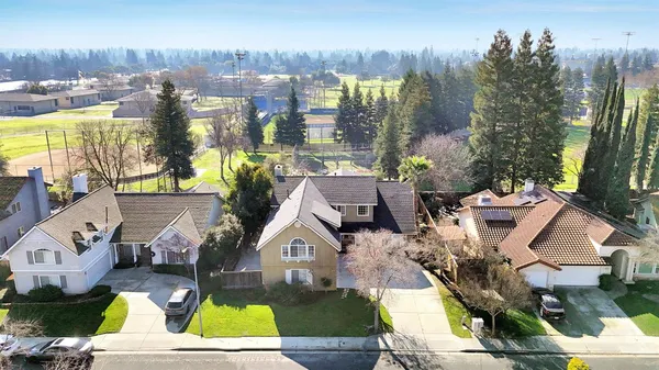 $715,000 | 2034 Wrenwood Avenue, Clovis, CA 93611