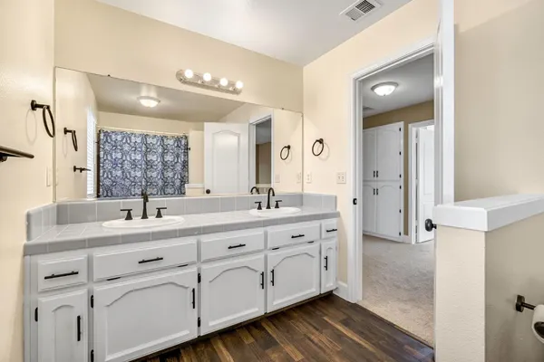 $715,000 | 2034 Wrenwood Avenue, Clovis, CA 93611