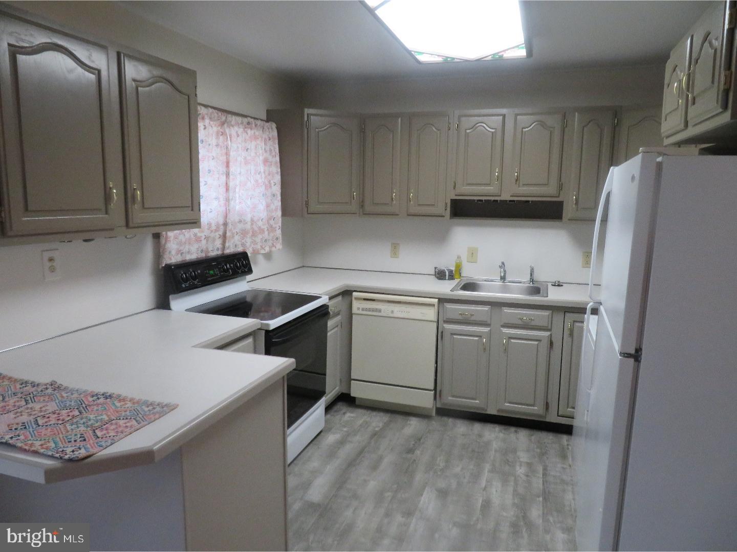 73 Crown Road Levittown, PA 19057 - Photo 4 of 23 Kitchen
