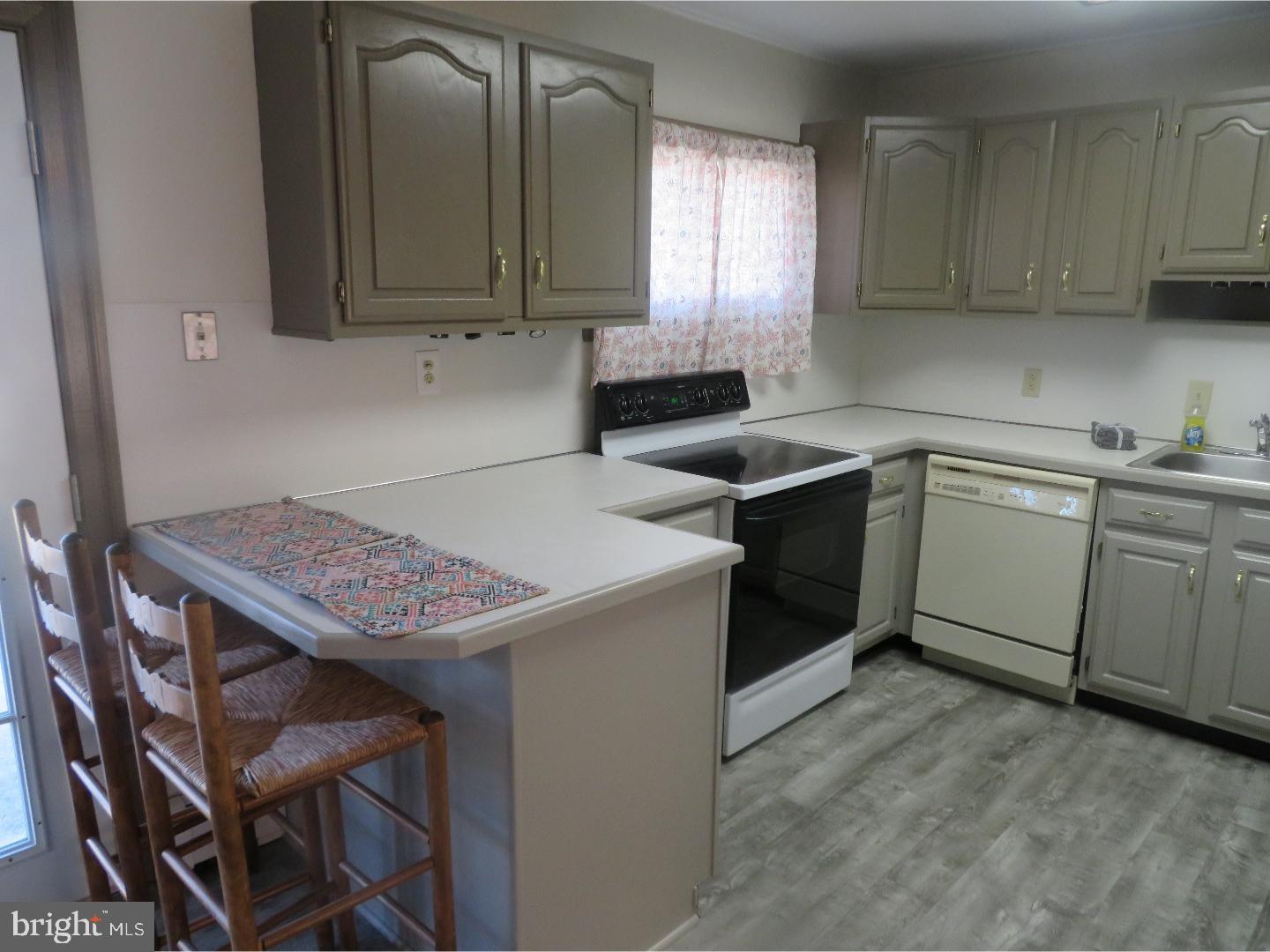 73 Crown Road Levittown, PA 19057 - Photo 6 of 23 Kitchen