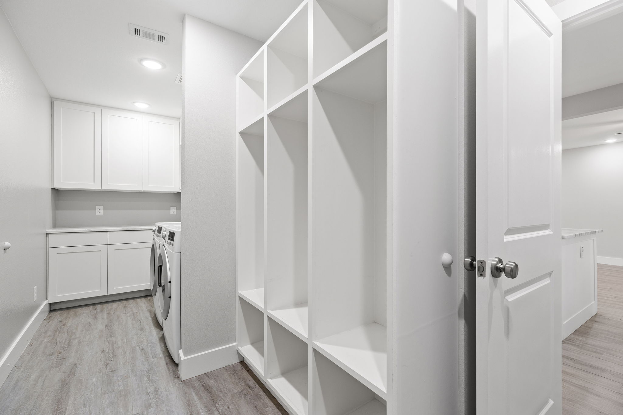 813 Central Avenue Elgin, TX 78621 - Photo 21 of 22 Mudroom featuring light wood-style flooring, separate washer and dryer, and recessed lighting