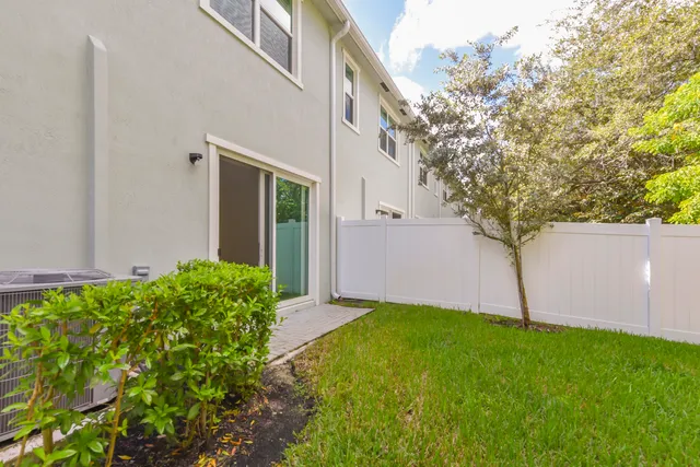 $2,950 | 4519 Hollister Avenue, Lake Worth, FL 33463
