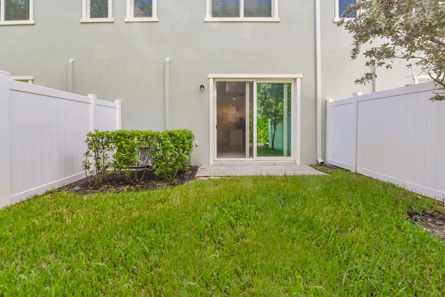 $2,950 | 4519 Hollister Avenue, Lake Worth, FL 33463