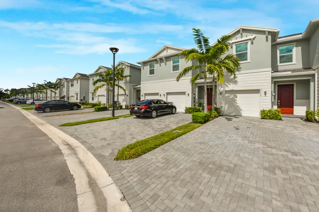 $2,950 | 4519 Hollister Avenue, Lake Worth, FL 33463