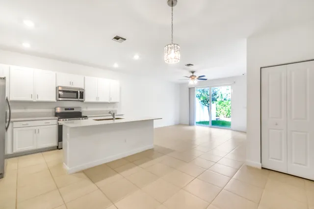 $2,950 | 4519 Hollister Avenue, Lake Worth, FL 33463